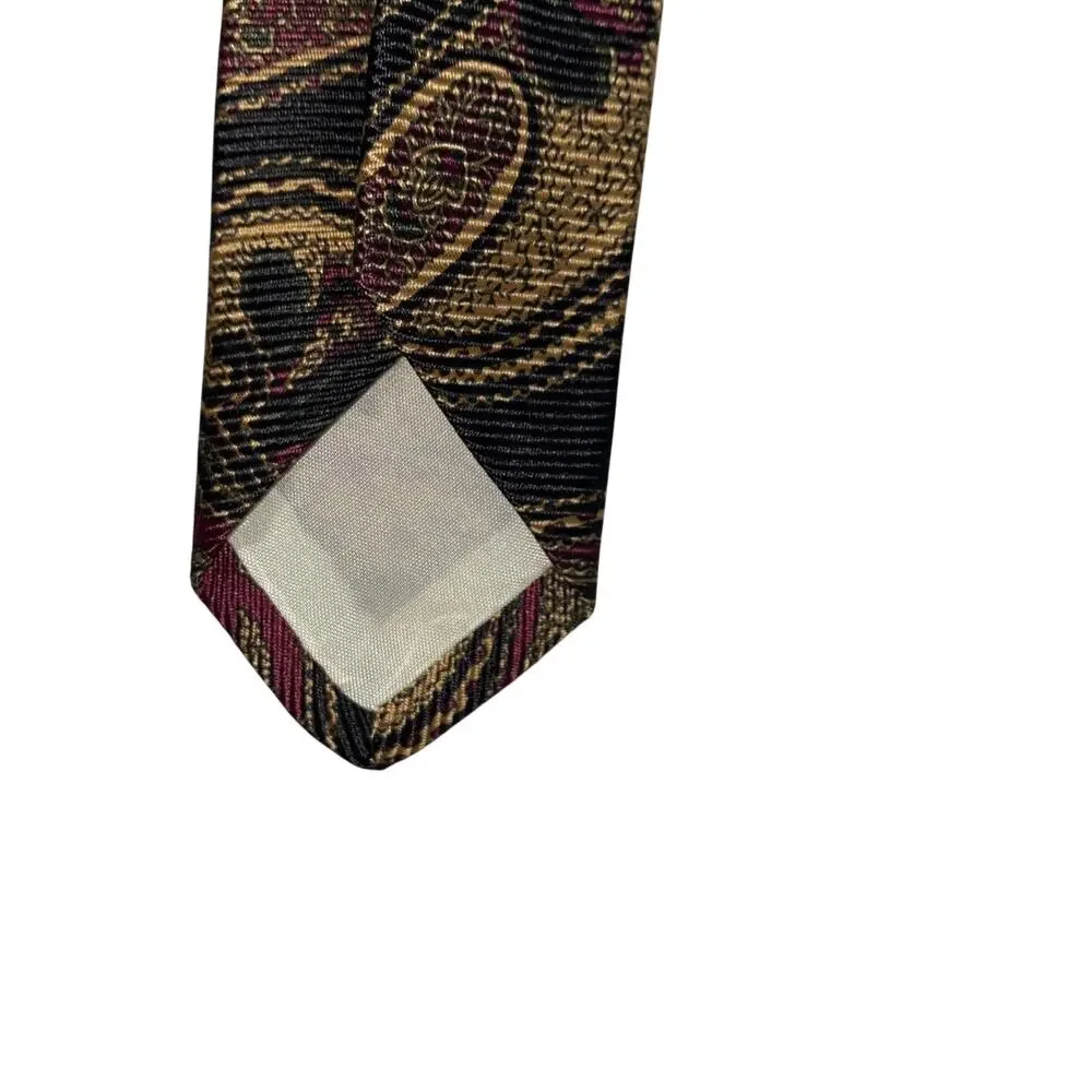 Brooks Brother Mens Tie Black Paisley Pattern all over Silk Classic Business